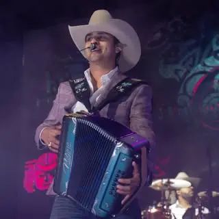 Portada de Oscar Regino