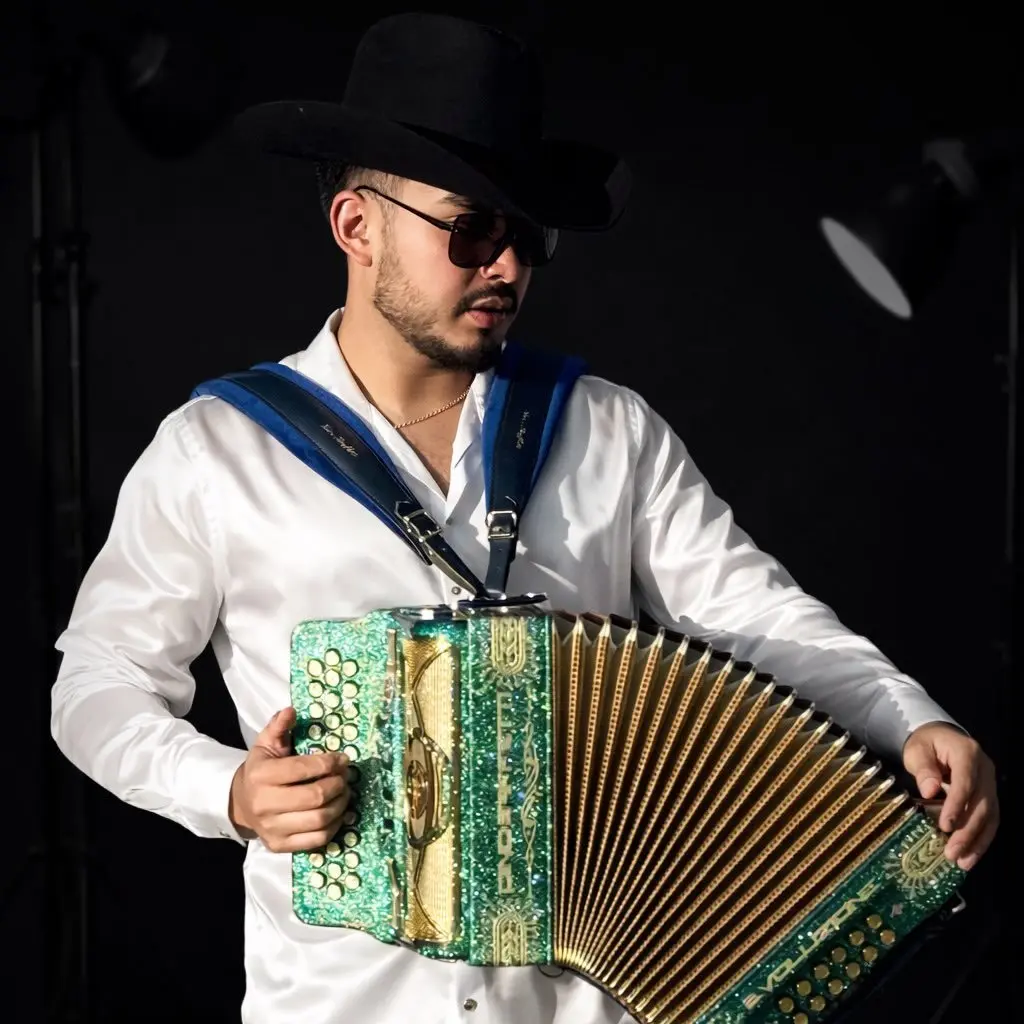 Portada de Angel Cornejo