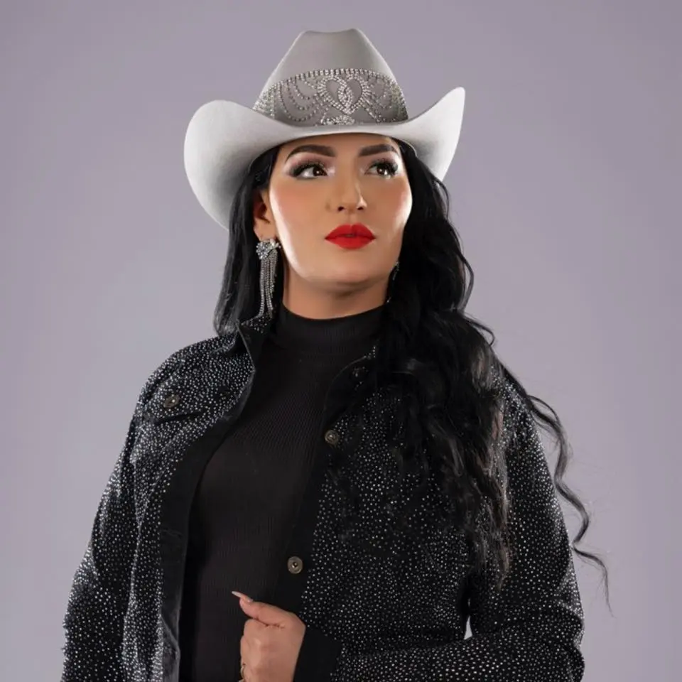 Portada de Lili Zetina