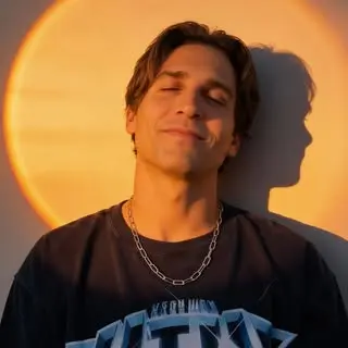 Portada de Chris Valencia