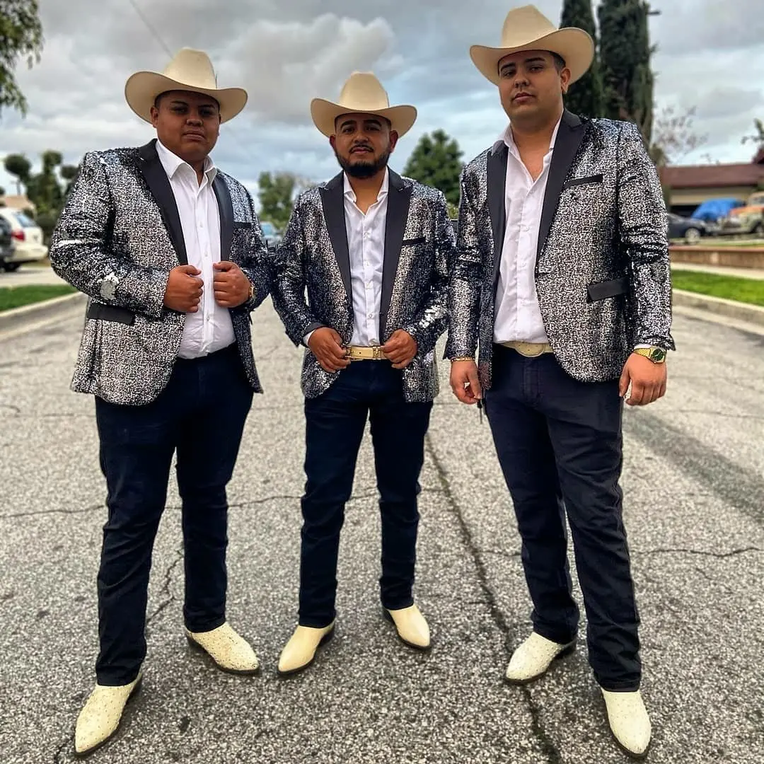 Portada de Arsenal Dorado|Grupo Sierreño🎸